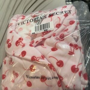 Pink  lollipop cherries by vs cozy robe xl/ xxl